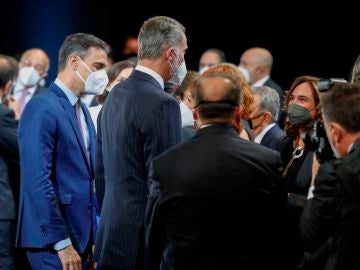 Pere Aragonés saluda al rey Felipe VI y Pedro Sánchez a su llegada al Mobile World Congress