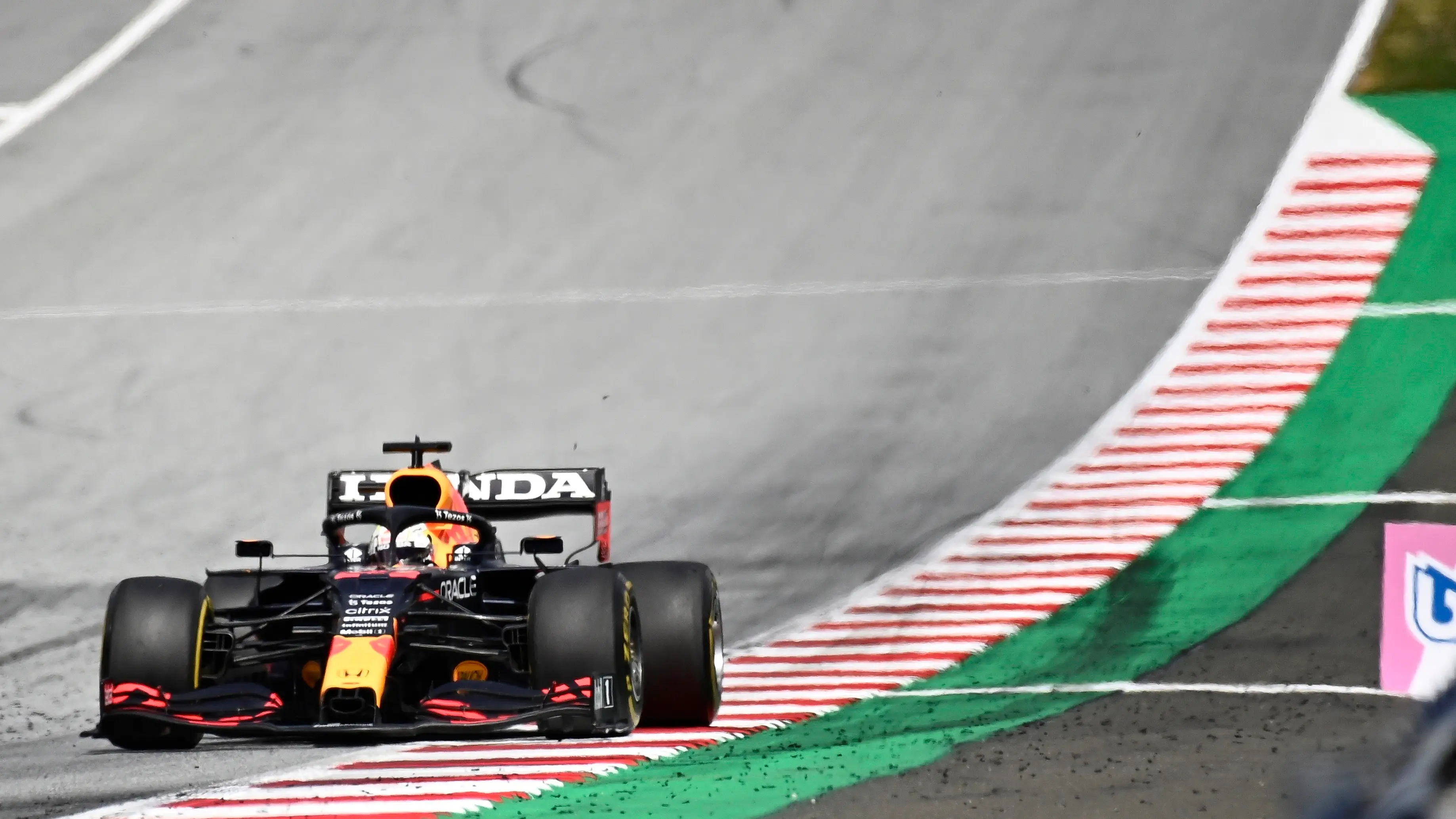 Un imaparable Verstappen gana el GP de Estiria con Hamilton 2&ordm;, Sainz 6&ordm; y Alonso 9&ordm;