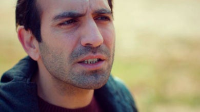 Demir, ante una prueba clave, incapaz de creer a Cemal y aceptar que su mejor amigo mató a su padre