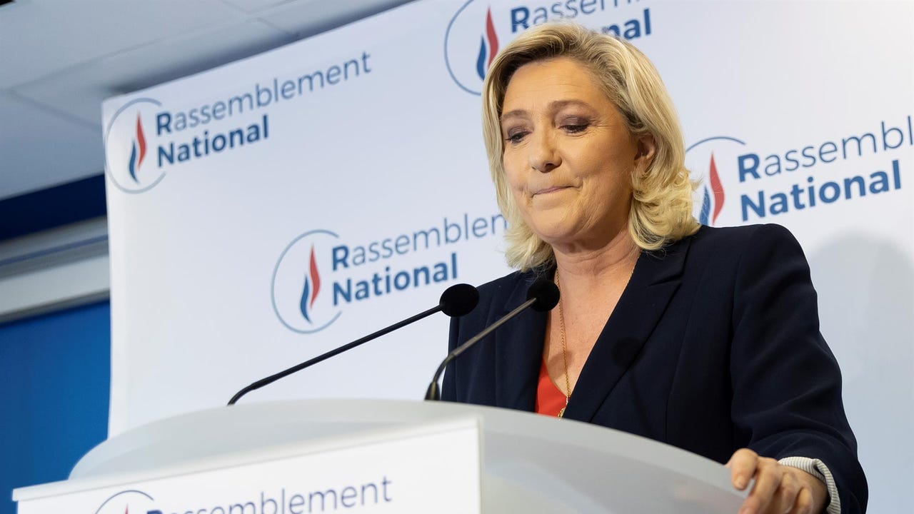 Division au sein de la classe politique française suite à l’invasion de l’Ukraine, Mélenchon et Le Pen soutenant Poutine