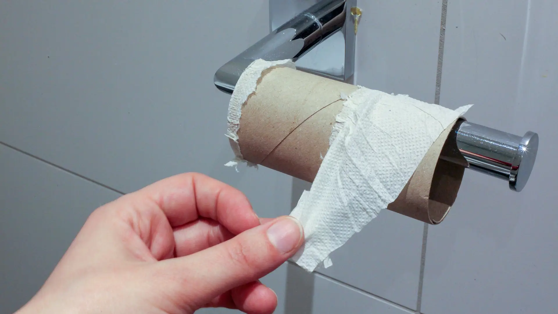 Un doctor británico se hace viral tras explicar en Tik Tok los tres errores que cometemos al ir al baño Un doctor británico se hace viral tras explicar en Tik Tok los tres errores que cometemos al ir al baño