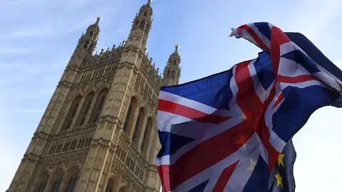 Encuentran en una parada de autobús de Inglaterra documentos militares británicos sobre Rusia Encuentran en una parada de autobús de Inglaterra documentos militares británicos sobre Rusia