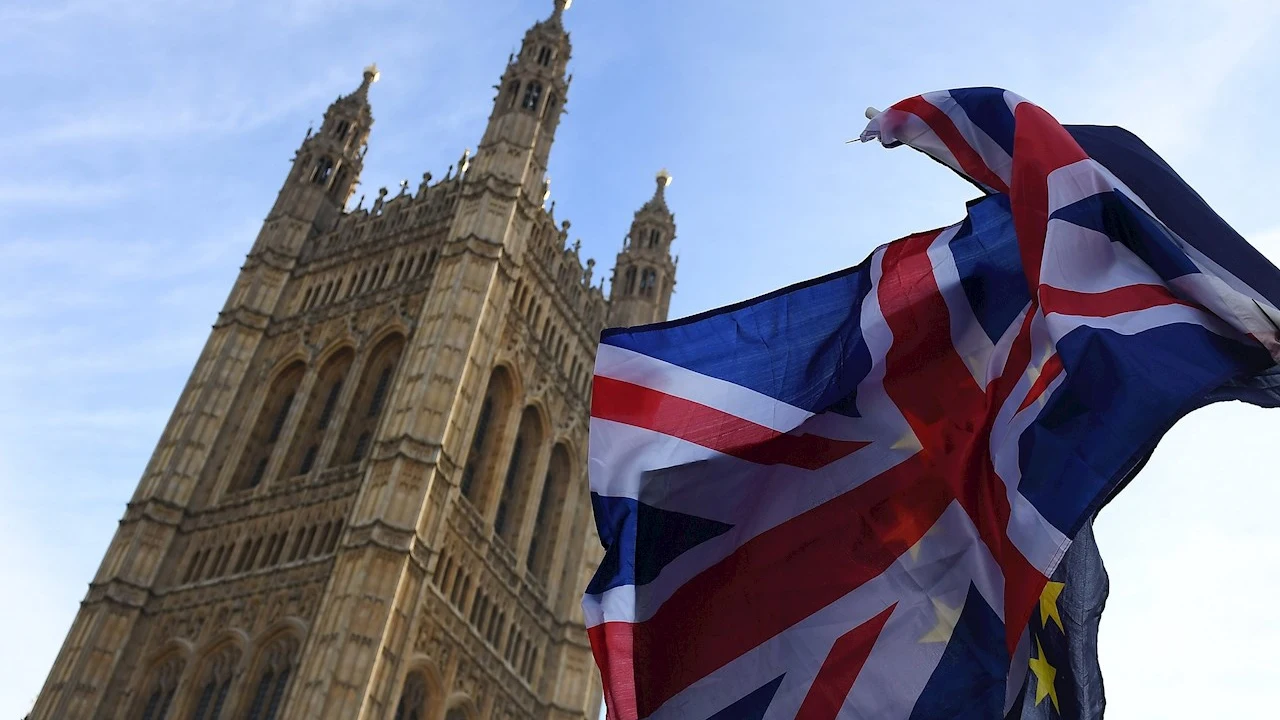 Encuentran en una parada de autob&uacute;s de Inglaterra documentos militares brit&aacute;nicos sobre Rusia 