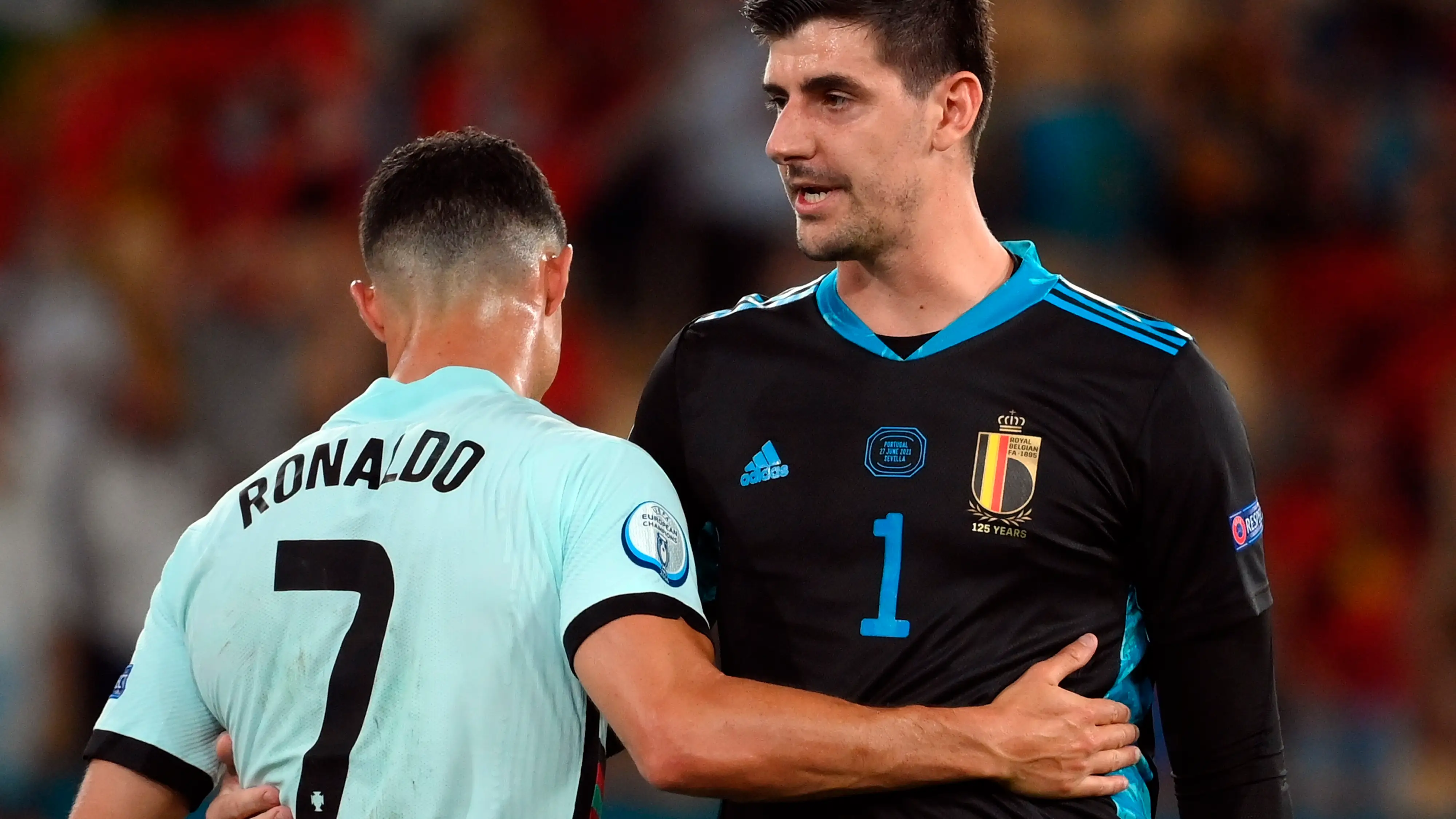 La conversación entre Cristiano Ronaldo y Courtois al terminar el Bélgica - Portugal: "Tuviste suerte, ¿eh?" La conversación entre Cristiano Ronaldo y Courtois al terminar el Bélgica - Portugal: "Tuviste suerte, ¿eh?"