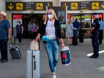 Pasajeros llegando al Aeropuerto de Son San Joan de Palma de Mallorca.