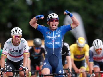 Mark Cavendish celebra la victoria en la etapa 4 del Tour de Francia