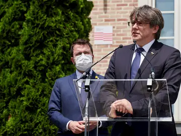 Carles Puigdemont junto a Pere Aragonès Carles Puigdemont junto a Pere Aragonès