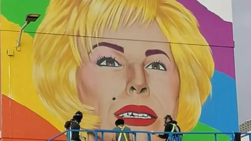 Canarias homenajea al humorista y transformista Xayo con un gran mural callejero 