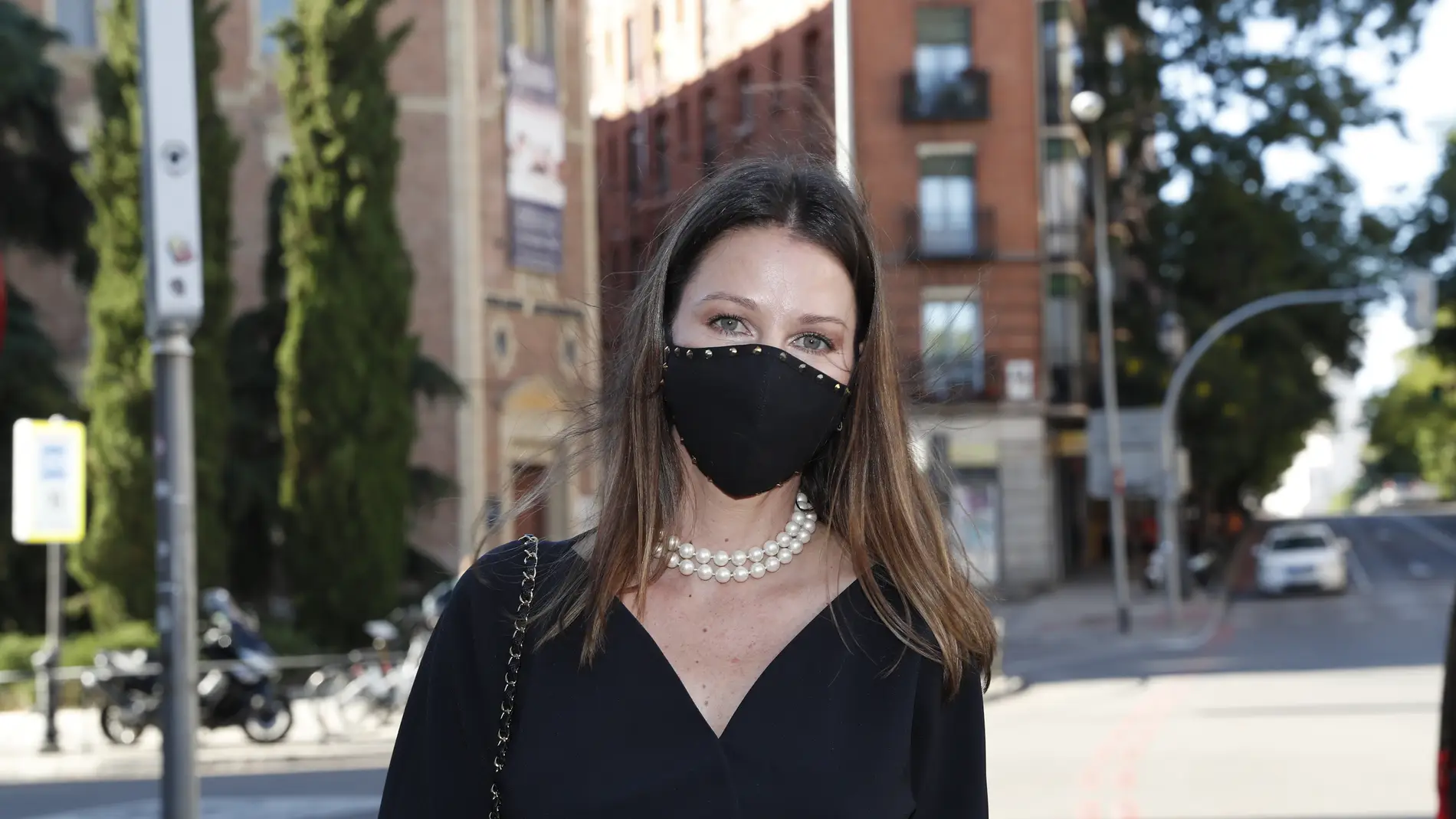 Esther Doña en el funeral de su marido, Carlos Falcó