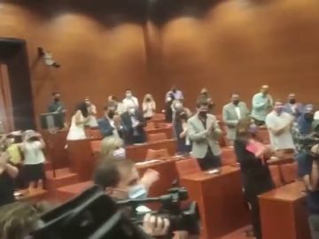Ovación y aplausos a Oriol Junqueras en la primera reunión con ERC en el Parlamento tras ser indultado
