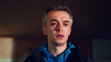 Ugur trata de suicidarse: “Salta y acaba con tu mierda de vida”