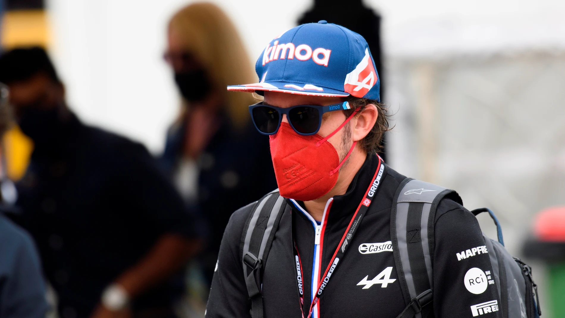 Alonso vuelve a enfadarse con la FIA: "Dos se salen, me adelantantan y no pasa nada, ya veo lo que se puede hacer" Alonso vuelve a enfadarse con la FIA: "Dos se salen, me adelantantan y no pasa nada, ya veo lo que se puede hacer"