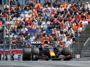 Verstappen se pasea en el GP de Austria con Hamilton 4º, Sainz 8º y Alonso 11º