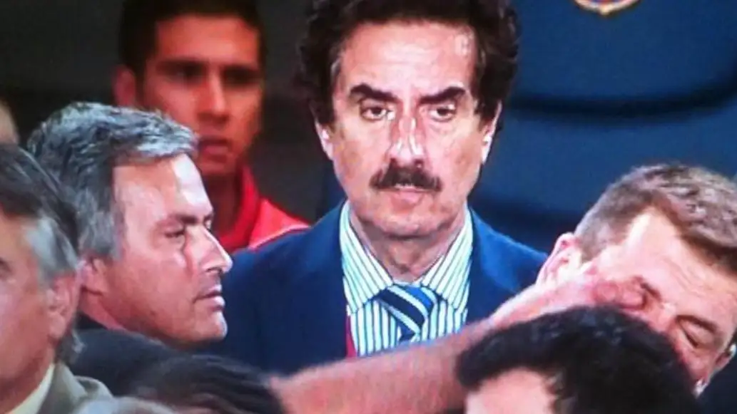 Mourinho se disculpa 10 años después del incidente con Tito Vilanova: "Fallé yo, siempre se quedará la imagen negativa" Mourinho se disculpa 10 años después del incidente con Tito Vilanova: "Fallé yo, siempre se quedará la imagen negativa"