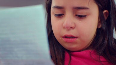 Öykü recibe el regalo más especial de Demir para lograr su perdón