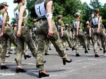 Acusan de "sexista" al Ministerio de Defensa de Ucrania por pretender que las soldado marchen con tacones en el desfile del 24 de agosto Acusan de "sexista" al Ministerio de Defensa de Ucrania por pretender que las soldado marchen con tacones en el desfile del 24 de agosto