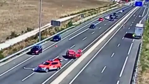 El vídeo de la embestida a un coche de la Policía Foral en septiembre sale a la luz El vídeo de la embestida a un coche de la Policía Foral en septiembre sale a la luz
