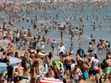 La policía pone más de 100 sanciones solo en Benidorm por no respetar las medidas de seguridad contra la Covid-19