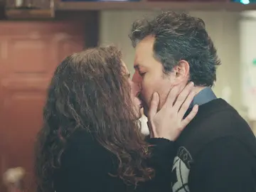 ¡Bahar se lanza al fin a besar a Arif!: “Ahora seré feliz de verdad” ¡Bahar se lanza al fin a besar a Arif!: “Ahora seré feliz de verdad”