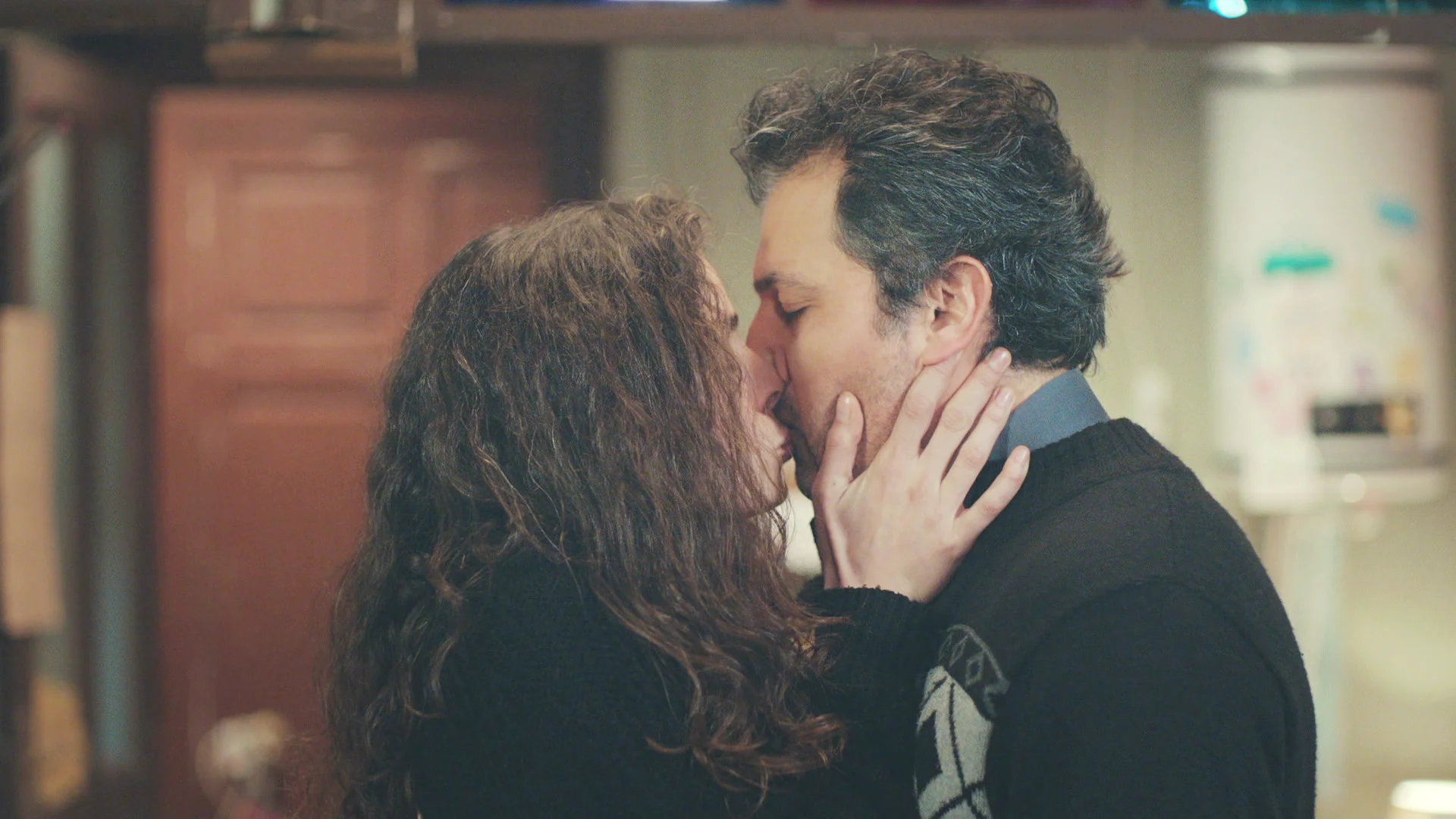 ¡Bahar se lanza al fin a besar a Arif!: “Ahora seré feliz de verdad” ¡Bahar se lanza al fin a besar a Arif!: “Ahora seré feliz de verdad”
