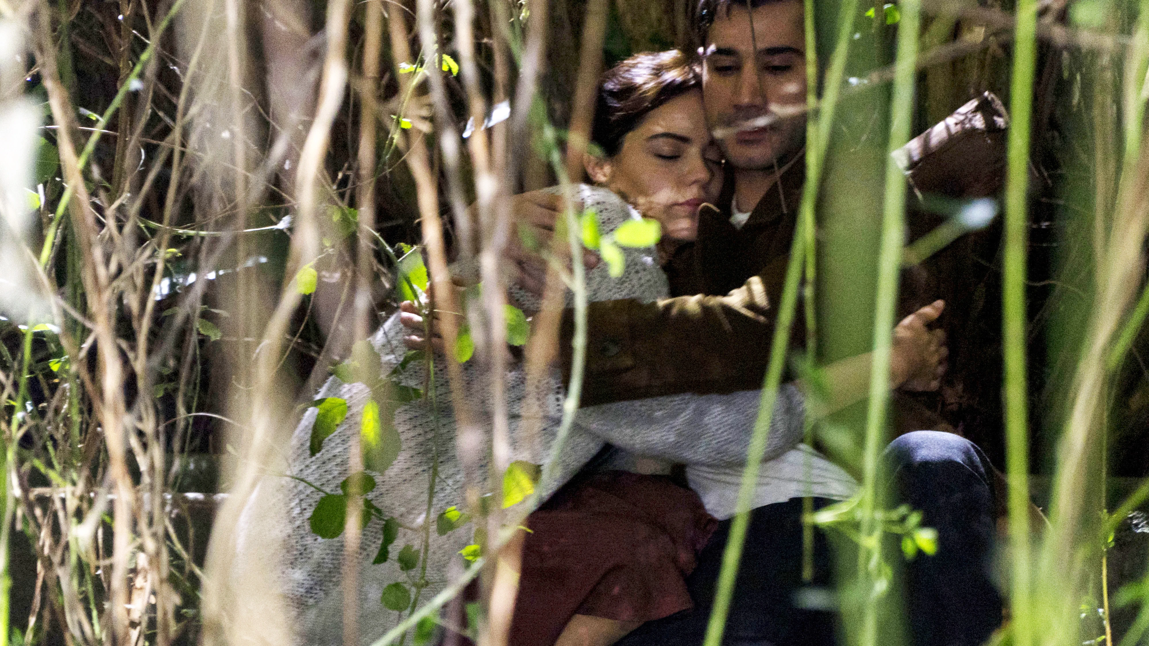 Un beso inocente… ¡a escondidas! Hünkar descubre la verdad de Yilmaz y Züleyha 