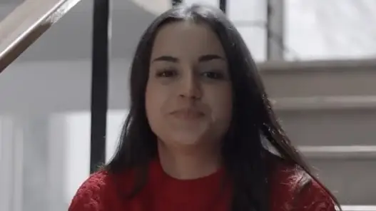"Vacúnate", es el mensaje de una joven estudiante "Vacúnate", es el mensaje de una joven estudiante