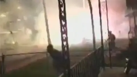 Explosión de un camión con fuegos artificiales en Ohio Explosión de un camión con fuegos artificiales en Ohio