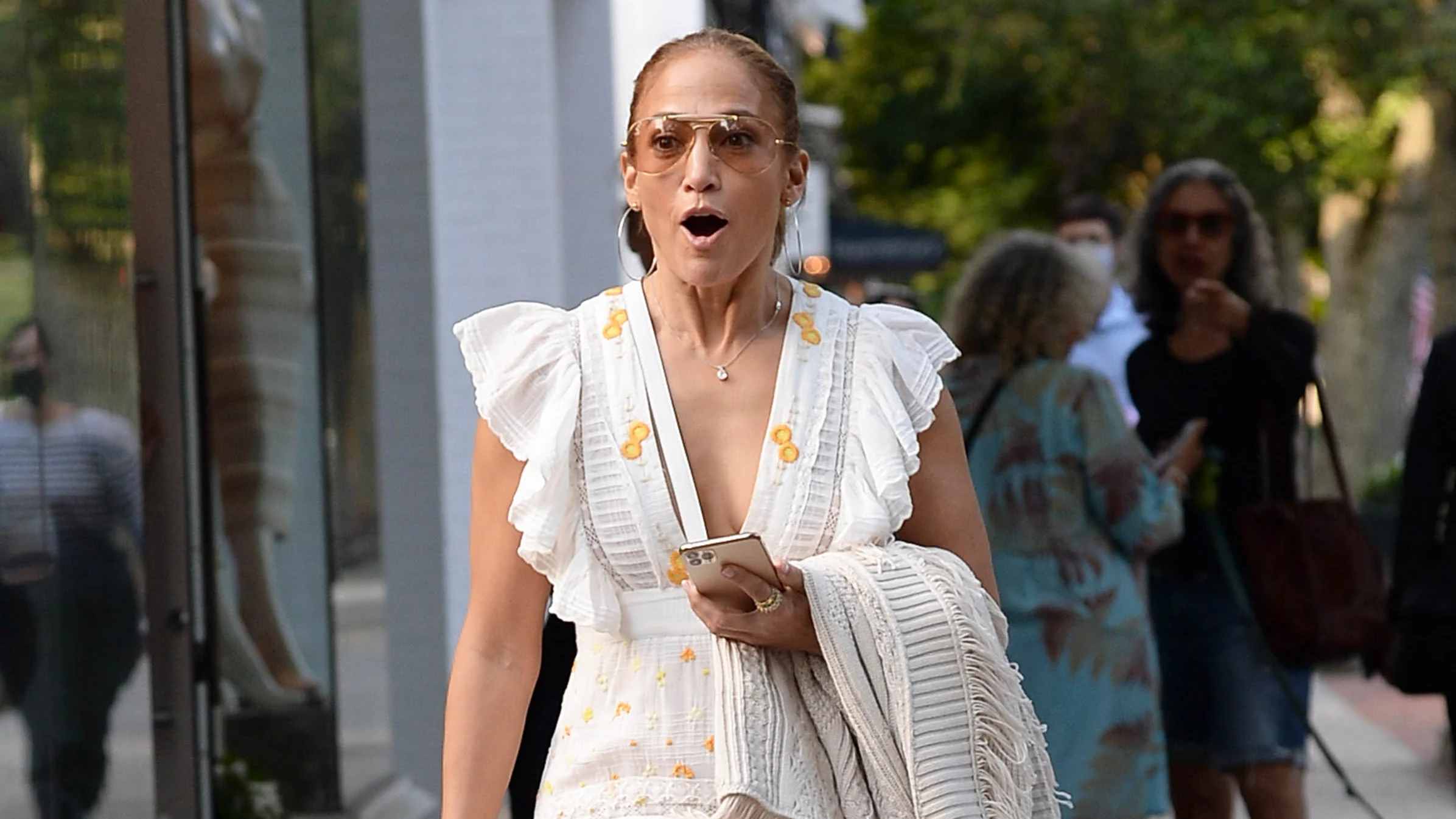 ¿Qué le sorprende tanto a Jennifer Lopez? De compras por Nueva York con su hermana