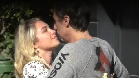 Florence Pugh y Zach Braff Florence Pugh y Zach Braff