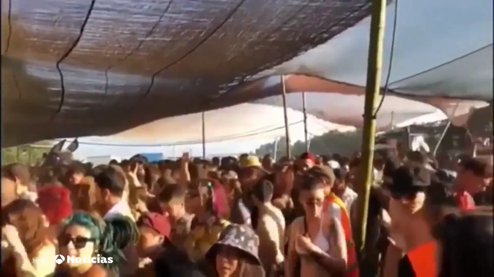 Investigan una macrofiesta con m&aacute;s de 2.000 que comenz&oacute; el s&aacute;bado cerca de la ciudad de Pisa