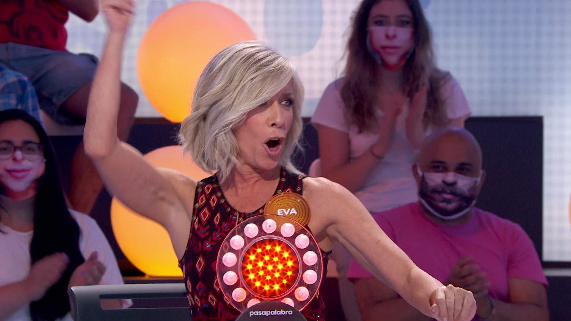 Eva Isanta se contagia del ritmo de Raffaella Carrà en ‘La Pista’ Eva Isanta se contagia del ritmo de Raffaella Carrà en ‘La Pista’