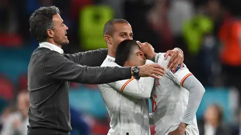 Luis Enrique, sobre Pedri: "¿Alguien se ha fijado en lo que ha hecho un niño de 18 años?" Luis Enrique, sobre Pedri: "¿Alguien se ha fijado en lo que ha hecho un niño de 18 años?"