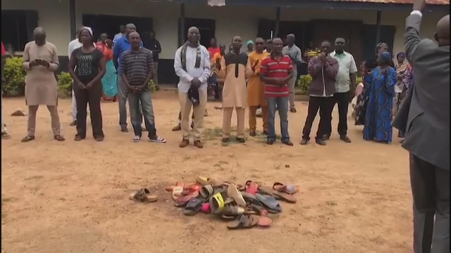 Secuestro 140 estudiantes en Nigeria
