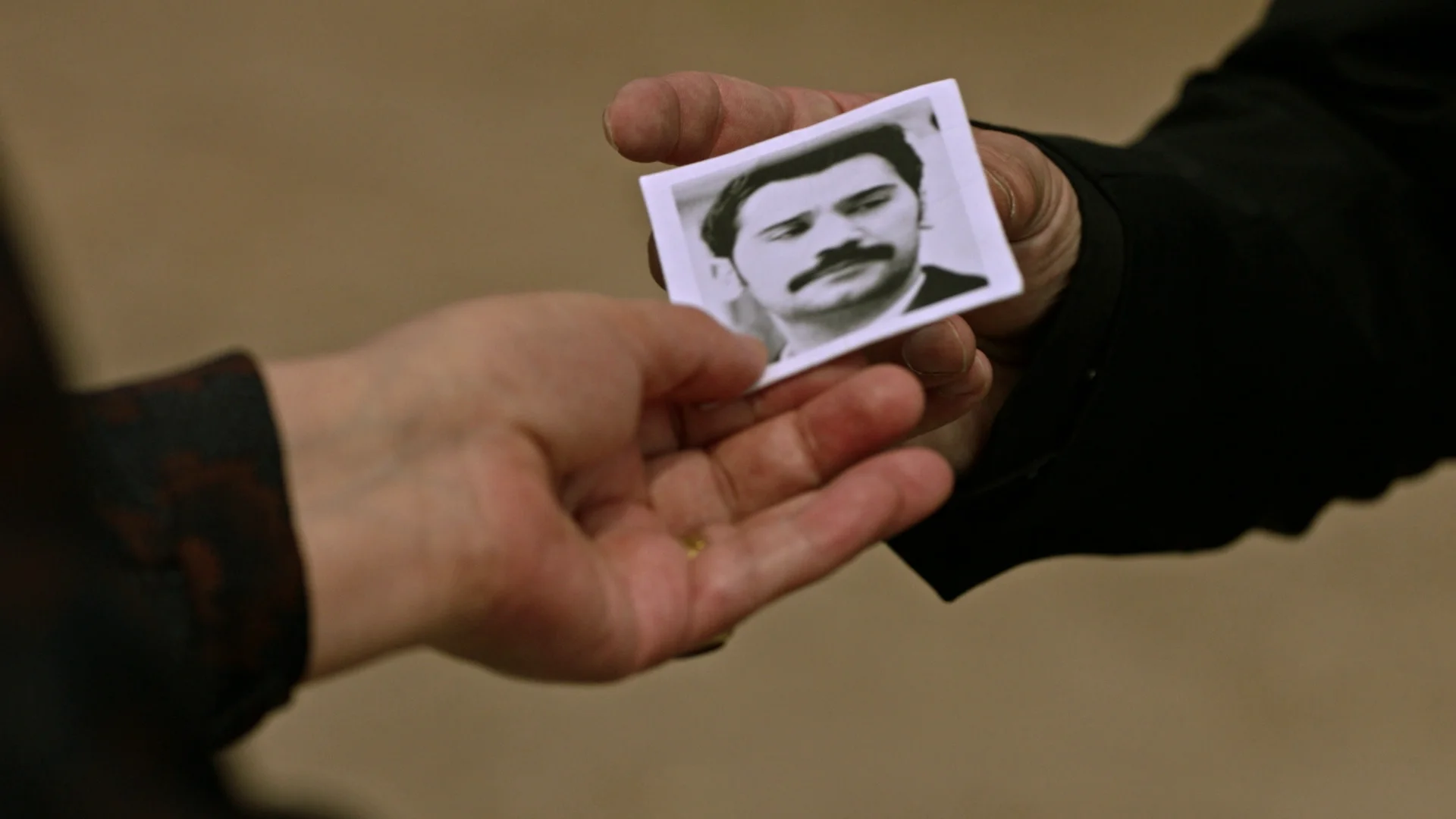 Hünkar protege a Yilmaz, a punto de ser descubierto: “Es un fugitivo, ha matado a una persona” Hünkar protege a Yilmaz, a punto de ser descubierto: “Es un fugitivo, ha matado a una persona”