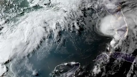 Elsa avanza sobre el Golfo de México hacia el norte de Florida. Elsa avanza sobre el Golfo de México hacia el norte de Florida.