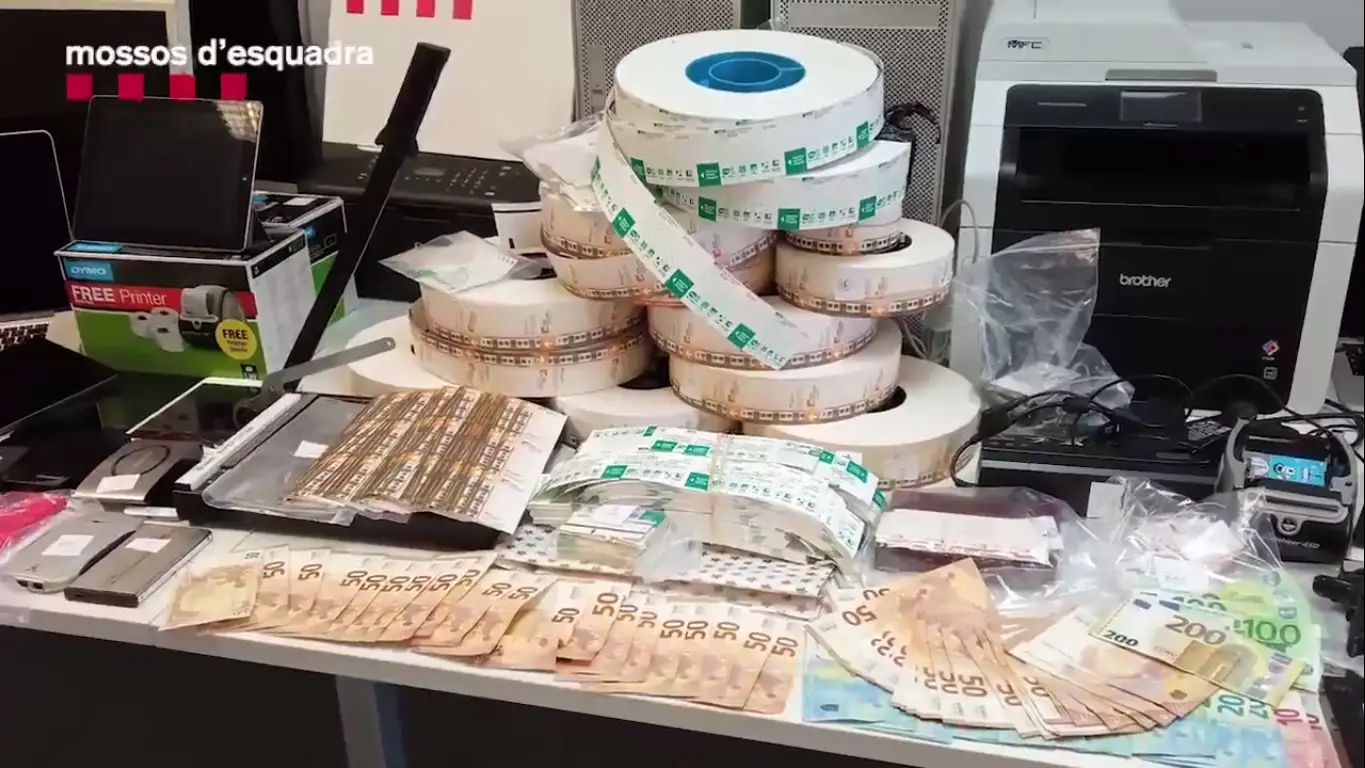 Un grupo estafa más de un millón de euros a la ATM con títulos de transporte falsos Un grupo estafa más de un millón de euros a la ATM con títulos de transporte falsos