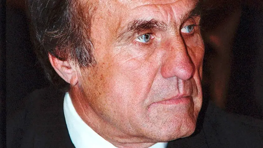 El expiloto de F1 Carlos Alberto Reutemann, en la UCI en "una situación crítica" e "irreversible" El expiloto de F1 Carlos Alberto Reutemann, en la UCI en "una situación crítica" e "irreversible"