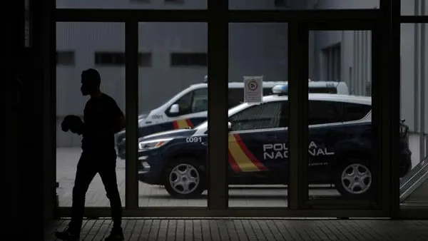 Largas colas para renovar el DNI en Valencia por un posible fallo informático Largas colas para renovar el DNI en Valencia por un posible fallo informático