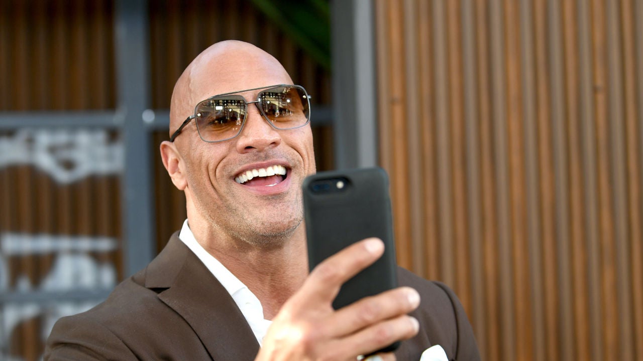 Dwayne Johnson vuelve a la tienda donde robaba cada día de niño y