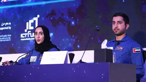 Primera astronauta emiratí Primera astronauta emiratí