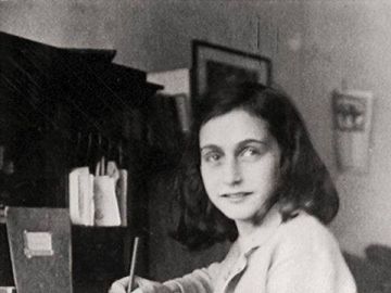 Efemérides hoy 9 de julio: Anna Frank en 1942