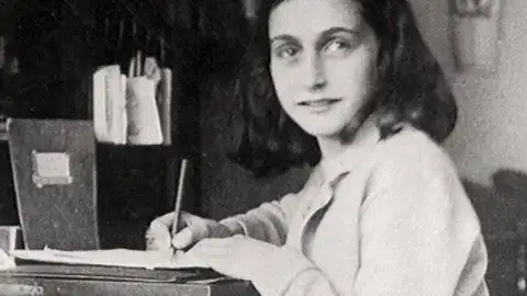 Efem&eacute;rides hoy 9 de julio: Anna Frank en 1942