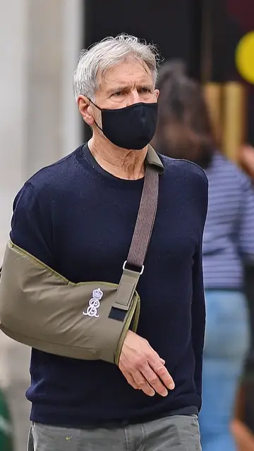 Harrison Ford en cabestrillo Harrison Ford en cabestrillo