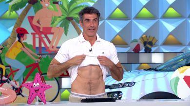 Jorge Fernández sube la temperatura luciendo abdominales en ‘La ruleta de la suerte’