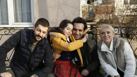 Serhat Teoman, Beren Gökyildiz, Buğra Gülsoy y Elif Verit Serhat Teoman, Beren Gökyildiz, Buğra Gülsoy y Elif Verit