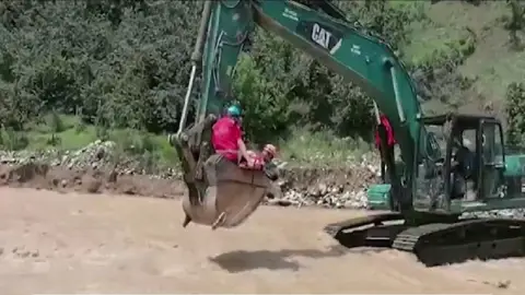 Mujer rescatada en Turquía Mujer rescatada en Turquía