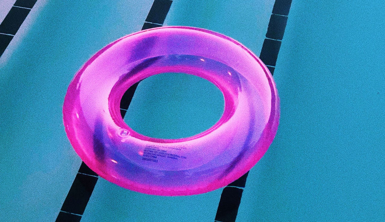 Un flotador en la piscina