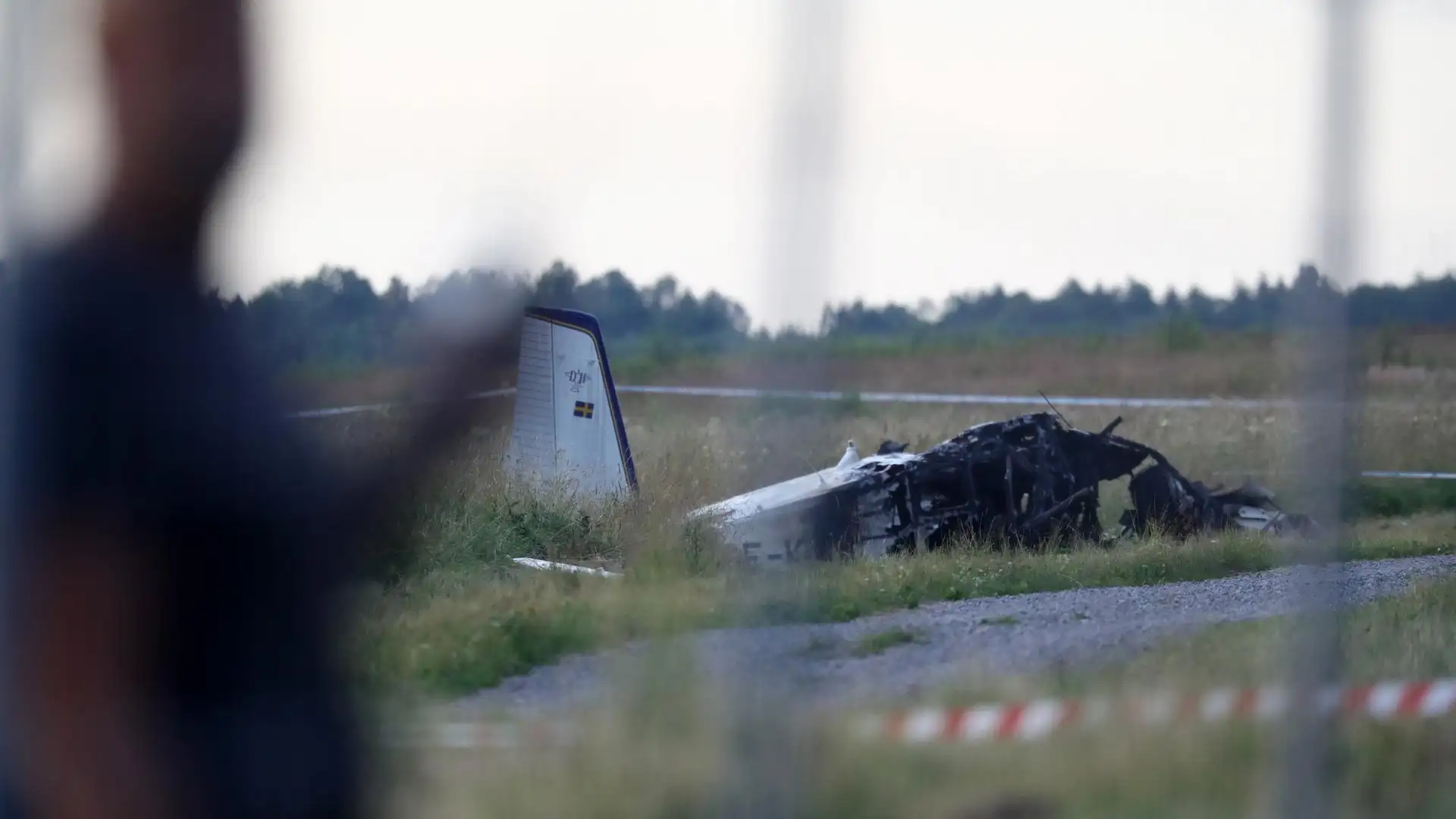 Nueve muertos tras caer un avi&oacute;n en un aeropuerto del sur de Suecia.