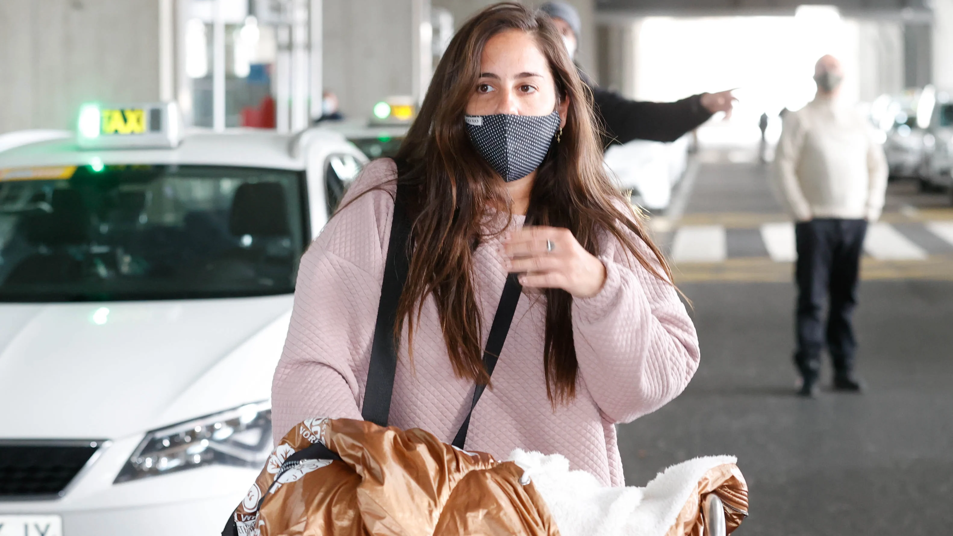 Anabel Pantoja, en el aeropuerto de Madrid Anabel Pantoja, en el aeropuerto de Madrid