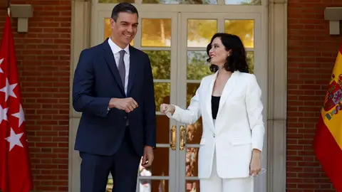 Pedro Sánchez recibe en Moncloa a Isabel Díaz Ayuso en medio de un clima de tensión Pedro Sánchez recibe en Moncloa a Isabel Díaz Ayuso en medio de un clima de tensión